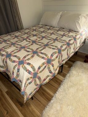 Vintage Double Wedding Ring Quilt - Cream with Multicolor Rings 82x80in.Like New